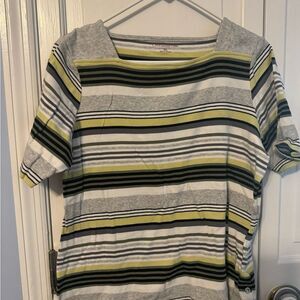 Square Neck Suoer fab shirt sleeve shirt. Great for work or casual. Like new. XL